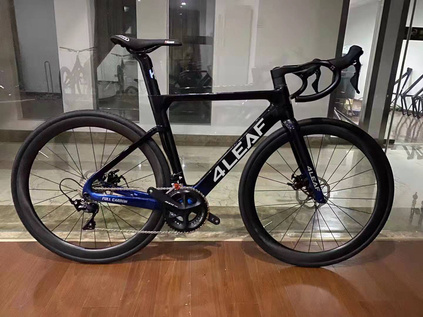 700x45C Urban Gravel Bike, Car - đánh giá và giá Cycling Commute Training